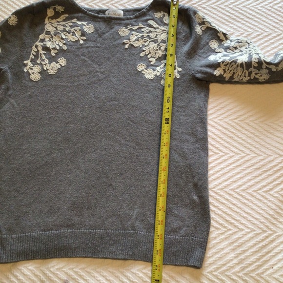 Market & Spruce Gray Embroidered Crew Neck Pullover Sweater - Picture 11 of 11